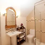 2 Bed In Harrogate Oc-75642 Holiday home